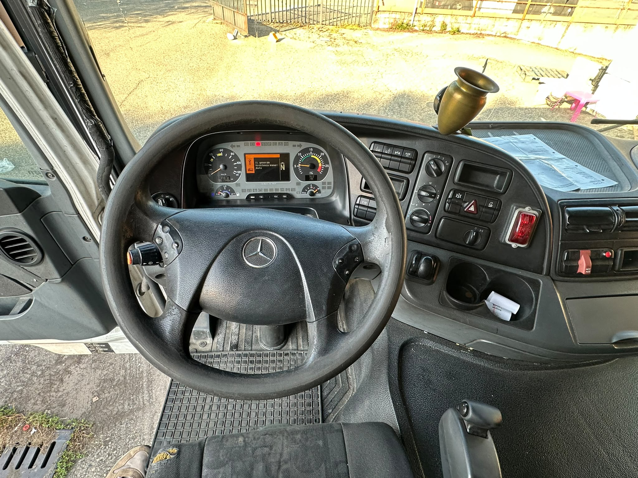 Usato Mercedes Actros 2541 CASSONE FISSO CON GRU HIAB O99