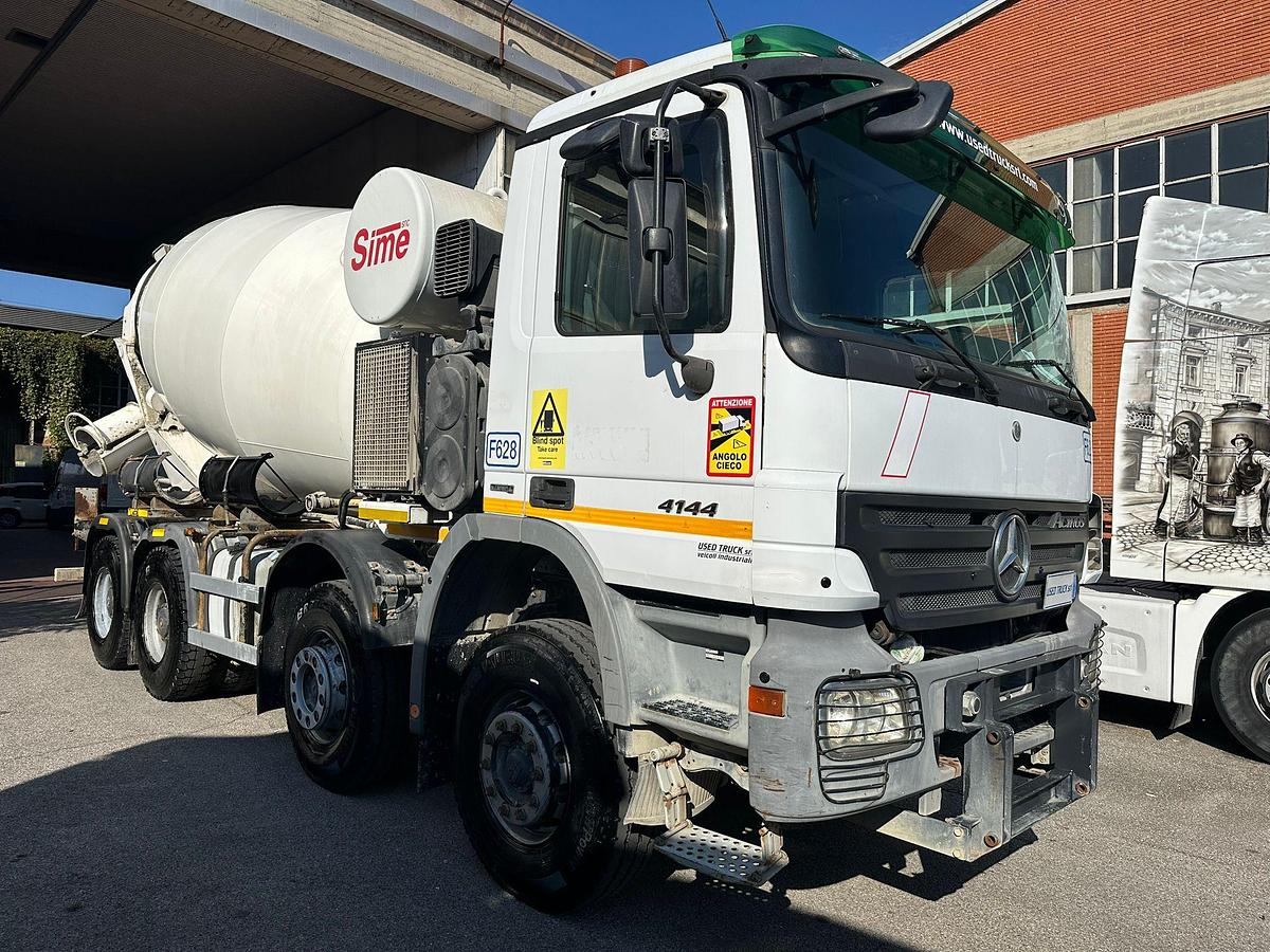 Usato Motrice Quattro assi Mercedes Actros 41.44 8x4 Autobetoniera con motore ausiliario