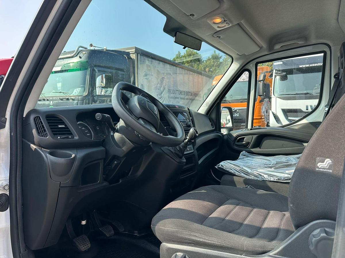 Usato Iveco Daily 35c14 Centina e telo con sponda battente 2023