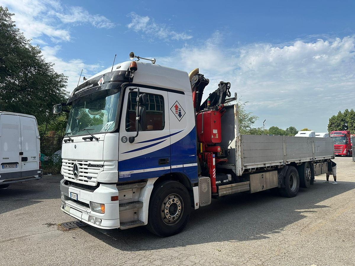 Usato MERCEDES 2548 CASOONE FISSO CON GRU DIETRO CABINA FASSI F 270C2.5
