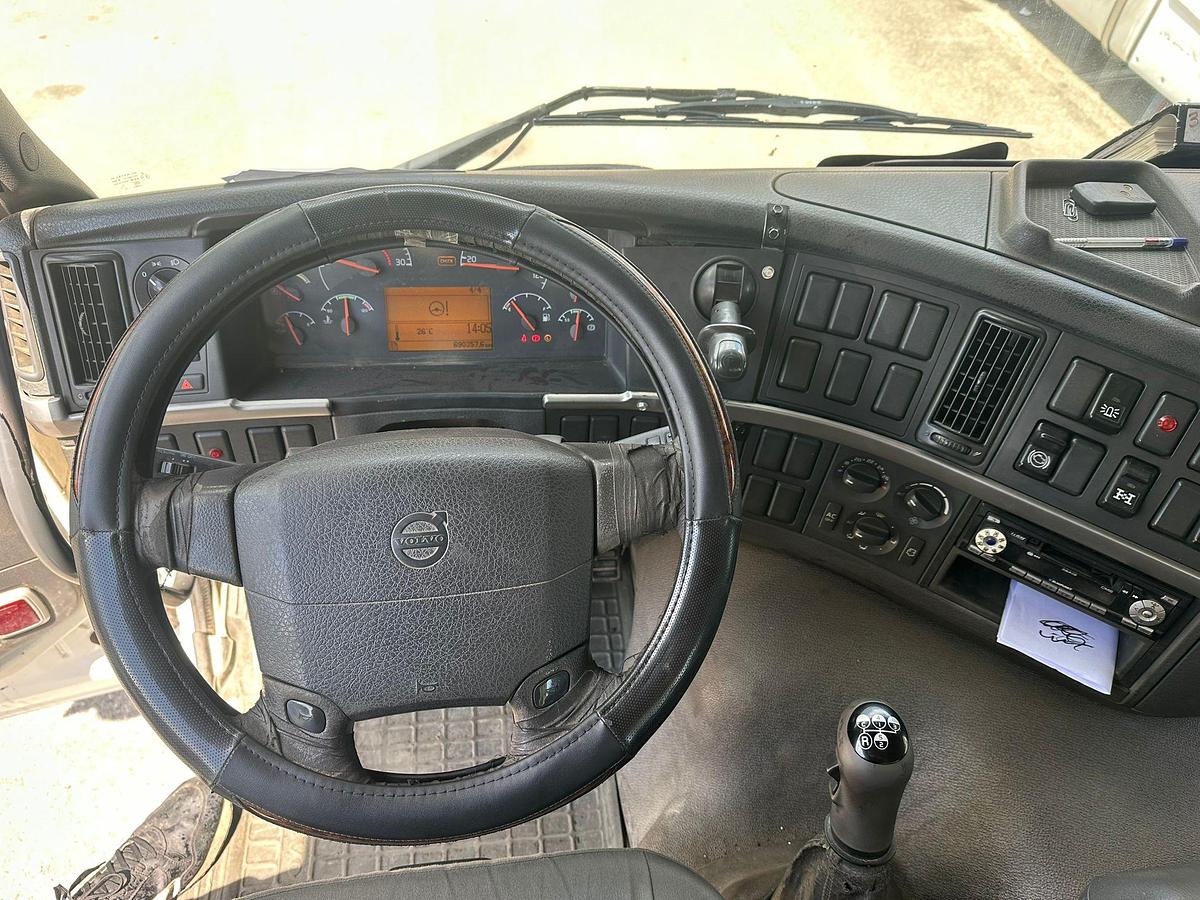 Usato MOTRICE QUATTRO ASSI VOLVO FM 420 8X4 RIBALTABILE POSTERIORE