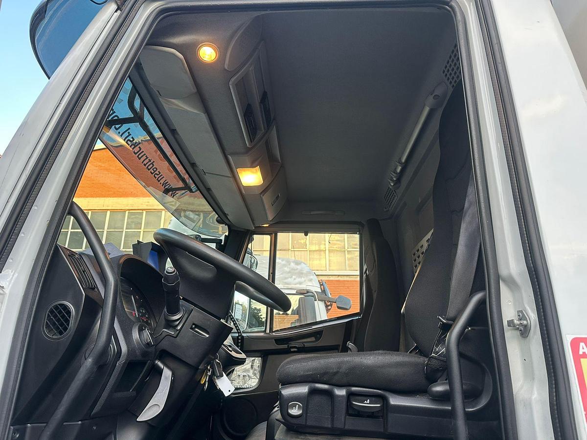 Usato motrice due assi Iveco Eurocargo 180s28 Centina e telo mt 7.50