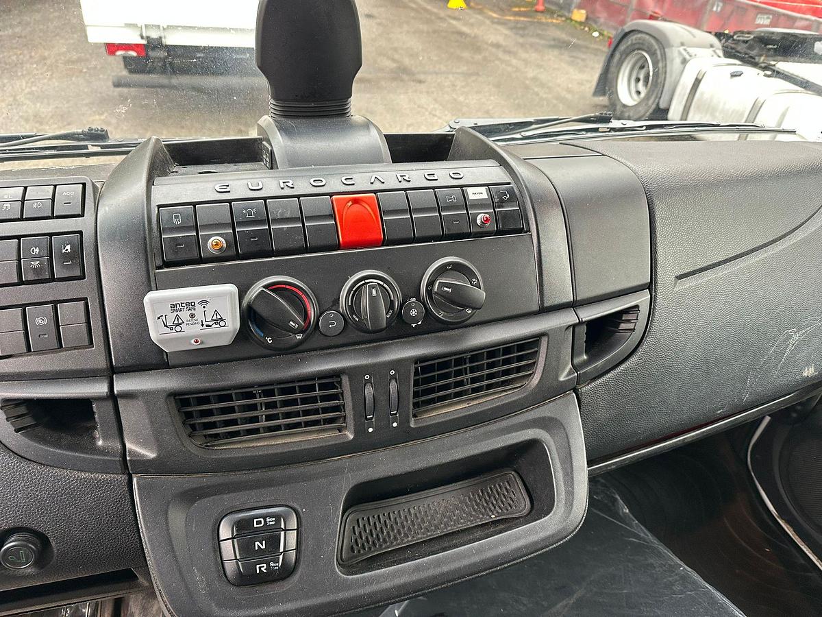 Usato Motrice due assi Iveco Eurocargo 190s32 centina e telo