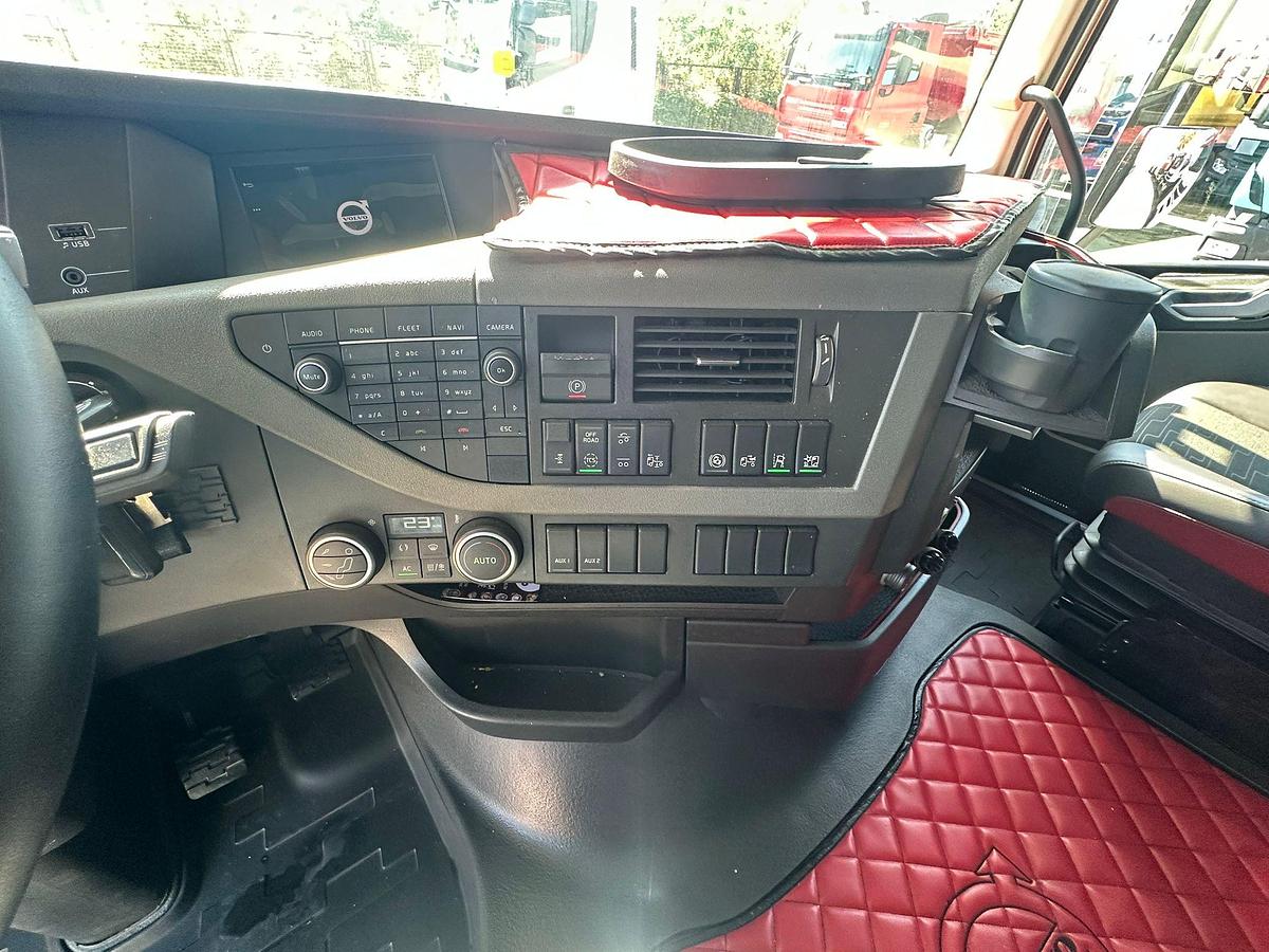 Usato Motrice tre assi Volvo FH 460 6x2 con Biga due assi comunicante km CERTIFICATI