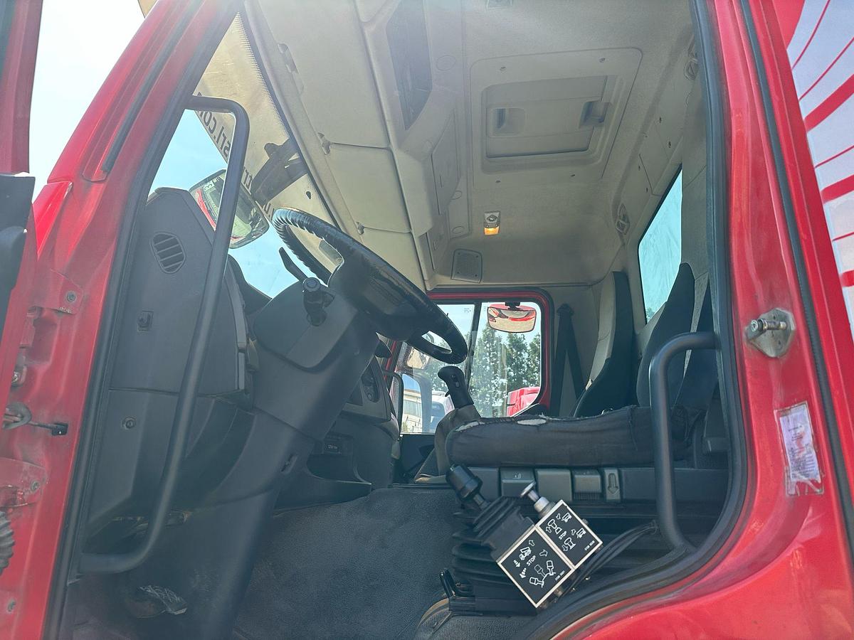 Usato Motrice Quattro assi Renault Kerax 8x4 Ribaltabile Posteriore sponda idraulica
