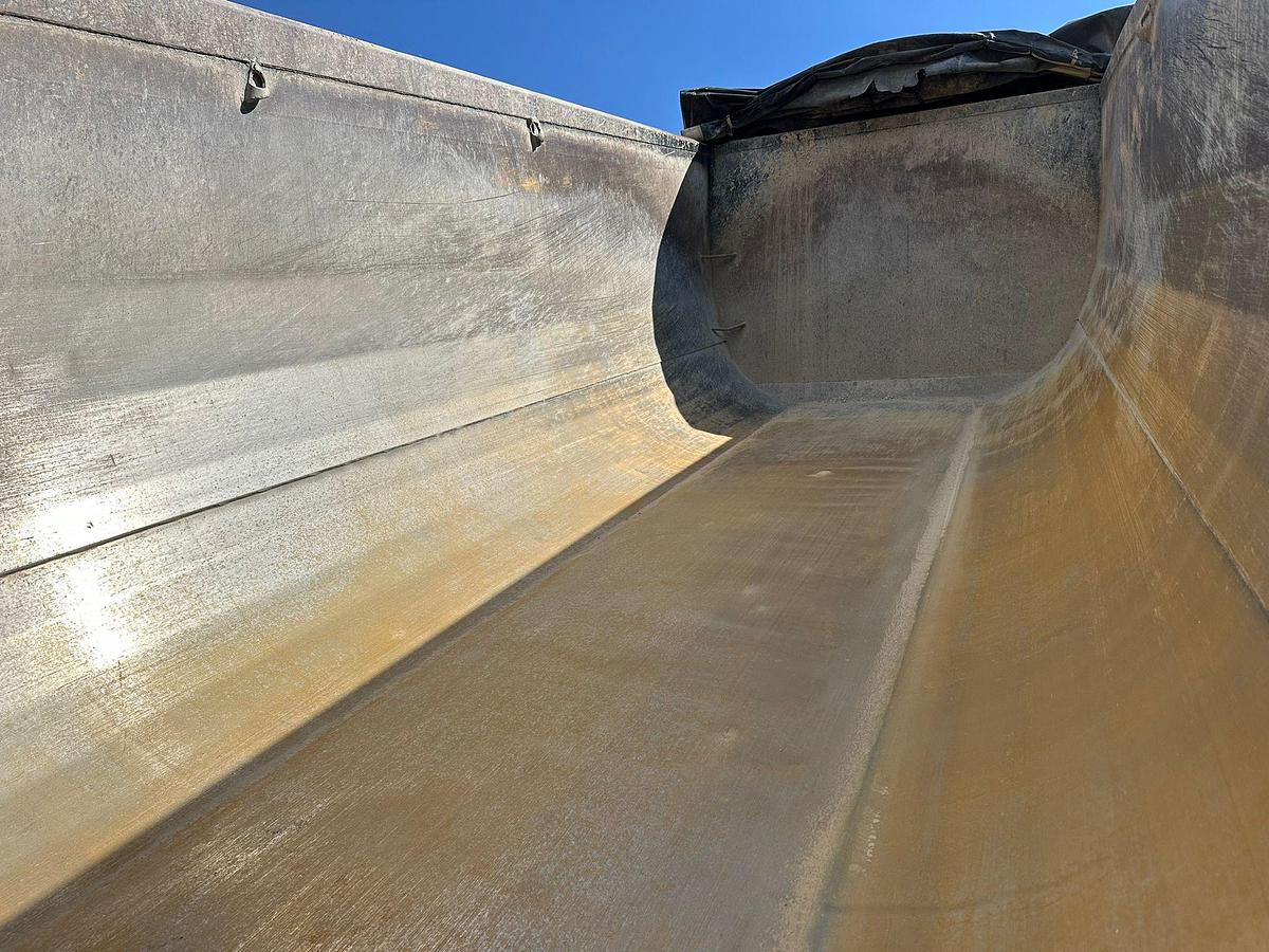 Usato Iveco Trackker 450 8x4 Ribaltabile posteriore Andreoli