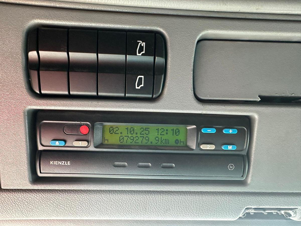 Usato Notrice tre assi Mercedes Actros 6x2 Scarrabile con gancio+rimorchio