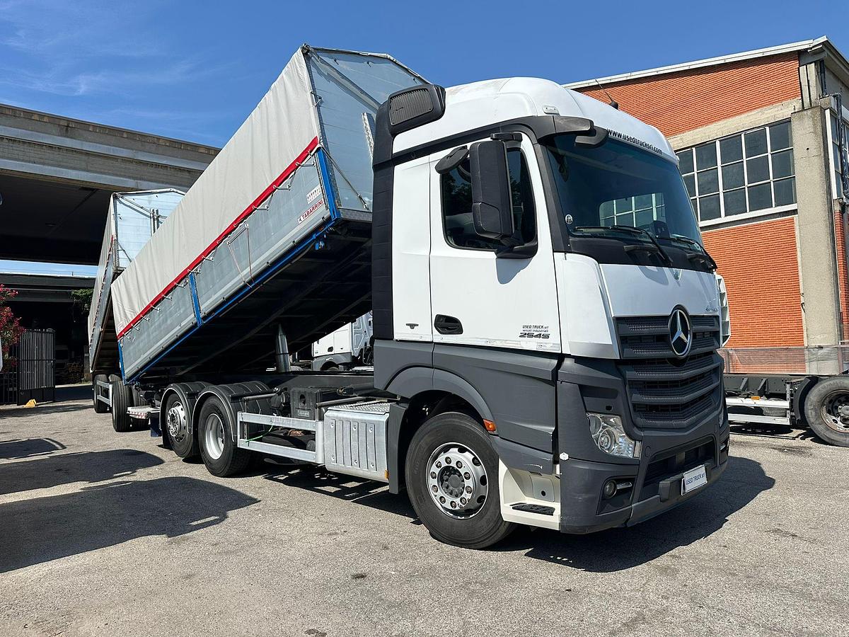Usato MERCEDES ACTROS 2545 RIBALTABILE TRILATERALE+RIMORCHIO DUE ASSI RIBALTABILE TRILATERALE 2017