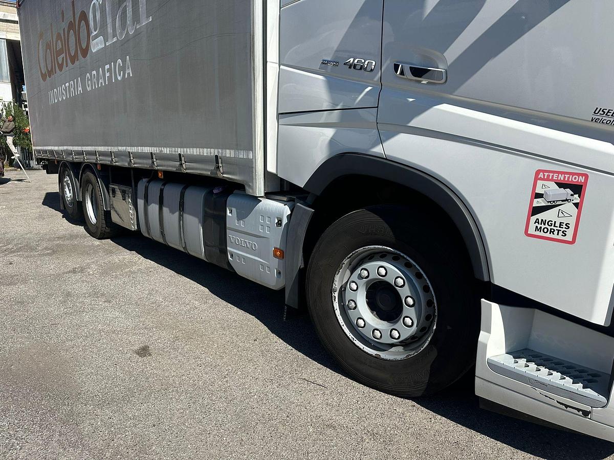 Usato Motrice tre assi Volvo FH 460 6x2 con Biga due assi comunicante km CERTIFICATI