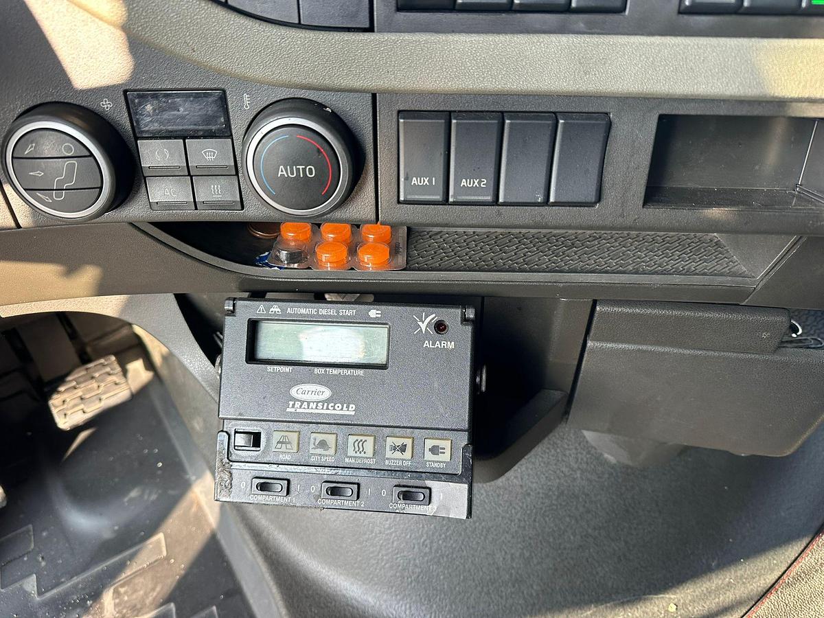 Usato MOTRICE TRE ASSI VOLVO FH 460 Cella frigo mt 9.40 con sponda