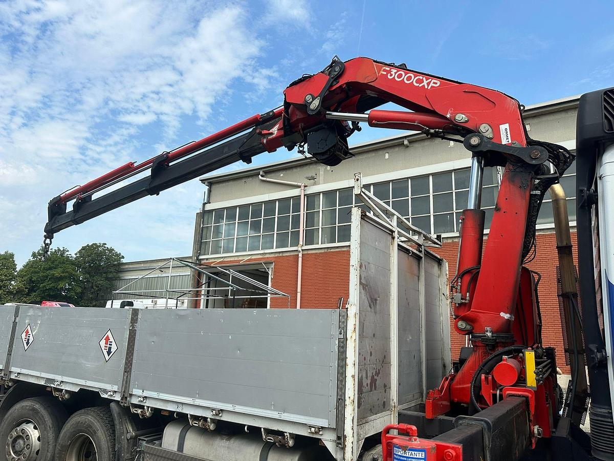 Usato MERCEDES 2548 CASOONE FISSO CON GRU DIETRO CABINA FASSI F 270C2.5