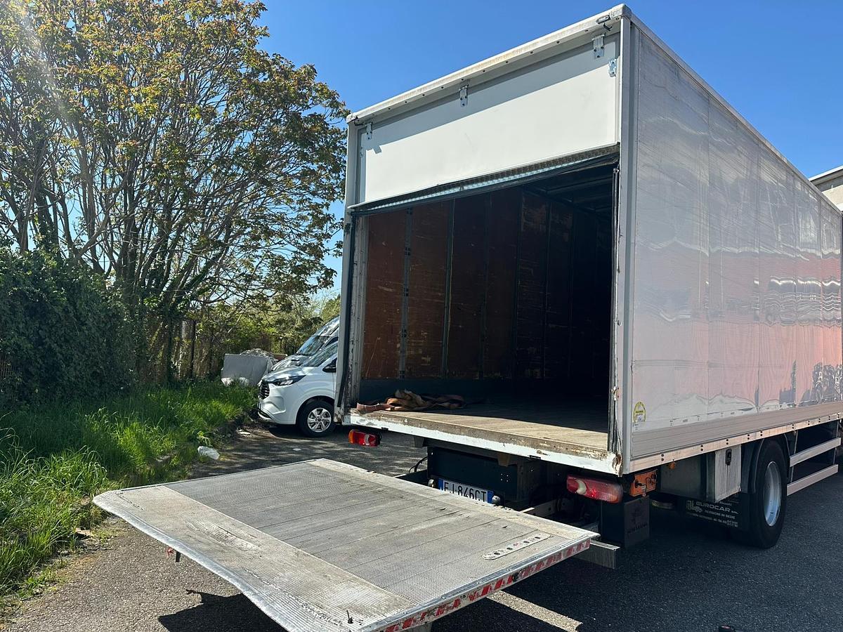 Usato RENAULT D 180.280 FURGONE CON SPONDA