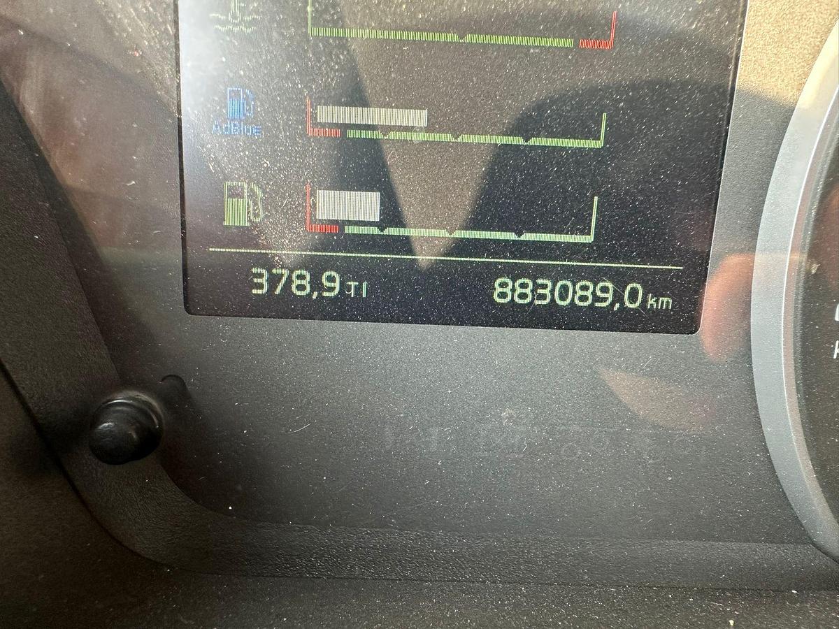 Usato MOTRICE TRE ASSI VOLVO FH 460 Cella frigo mt 9.40 con sponda