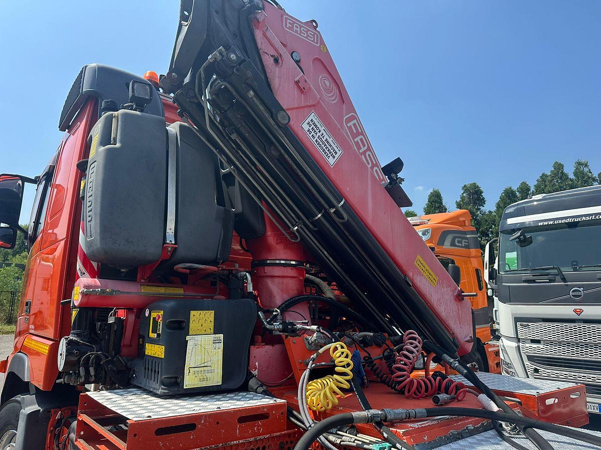 Usato VOLVO FH 460 8X4 STRADALE CON GRU FASSI F260BXP.24 
