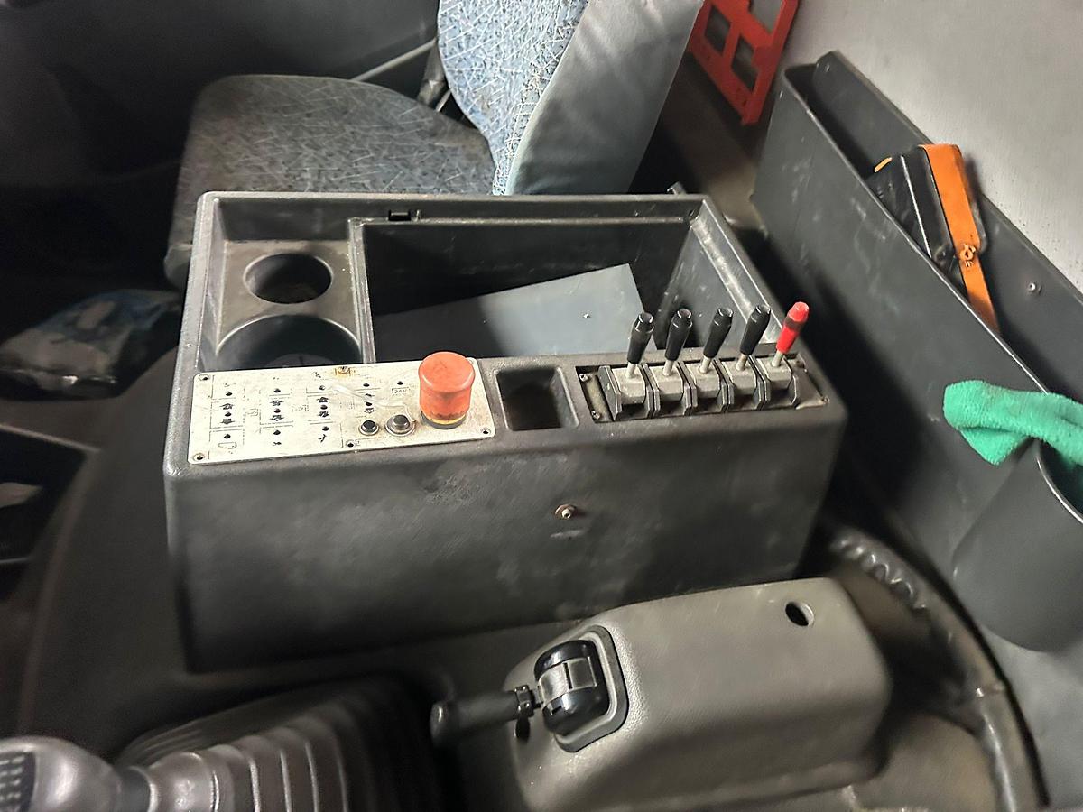 Usato Motrice due assi Mercedes Atego 15.23 Scarrabile con gancio