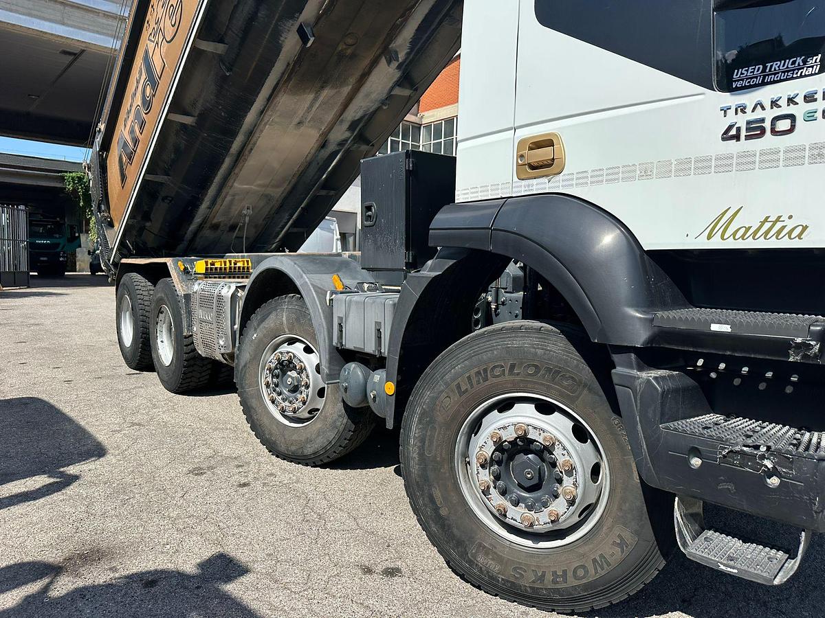 Usato Iveco Trackker 450 8x4 Ribaltabile posteriore Andreoli