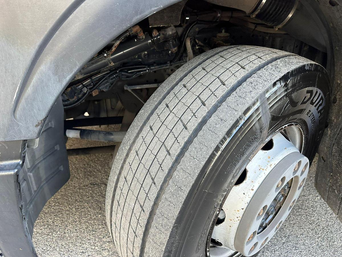 Usato Motrice tre assi Iveco Stralis 260s46 con Cella Frigo con motore ELETTRICO