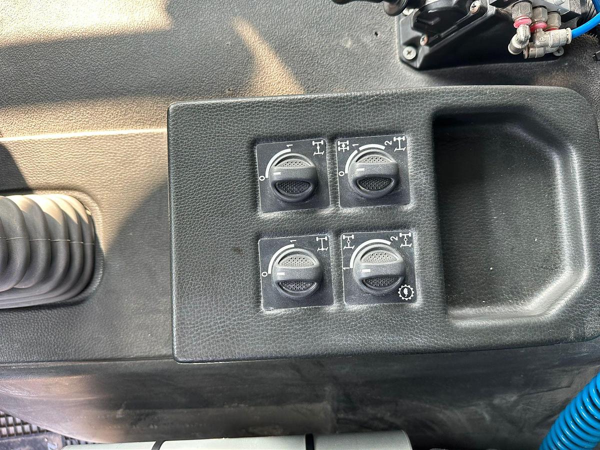 Usato ASTRA HD 500 8X6 RIBALTABILE POSTERIORE TARGA GIALLA