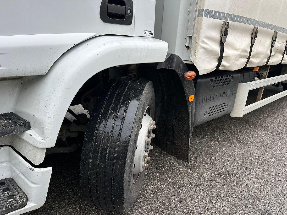 Usato Motrice due assi Iveco Eurocargo 190s32 centina e telo