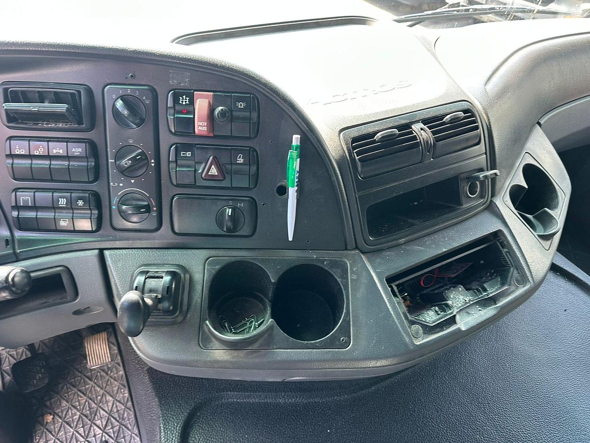 Usato Notrice tre assi Mercedes Actros 6x2 Scarrabile con gancio+rimorchio