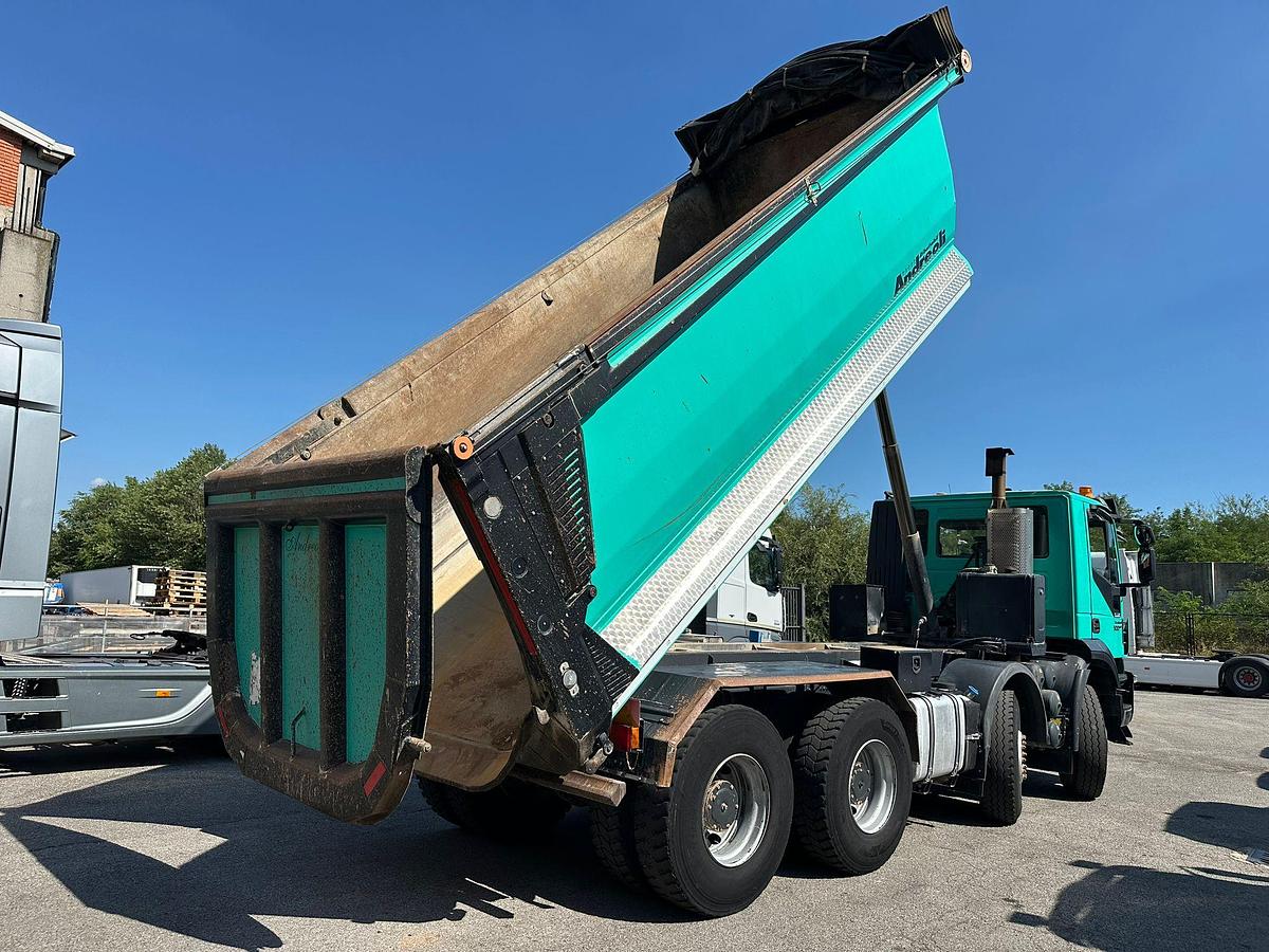 Usato Iveco Trakker 500 8x4 Vasca ribaltabile trilaterale ANDREOLI