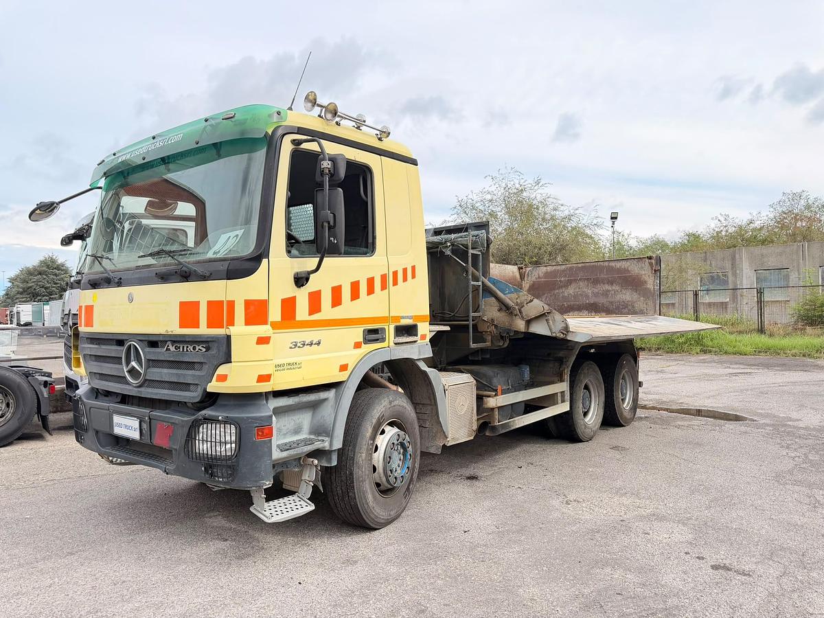 Usato MERCEDES ACTROS 33.44 K 6X4 RIBALTABILE TRILATERALE 2007