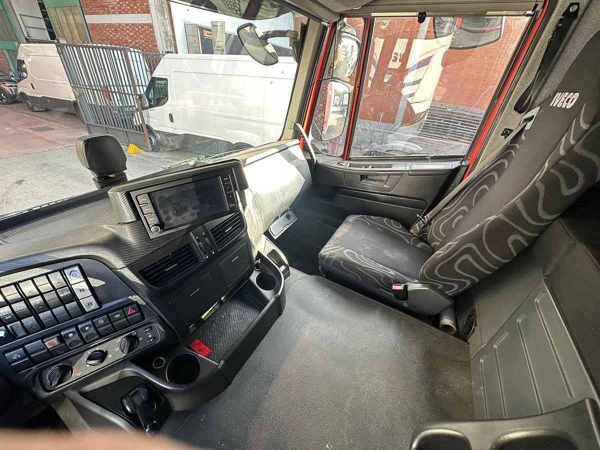 Usato Motrice tre assi Iveco Stralis 260s46 con Cella Frigo con motore ELETTRICO