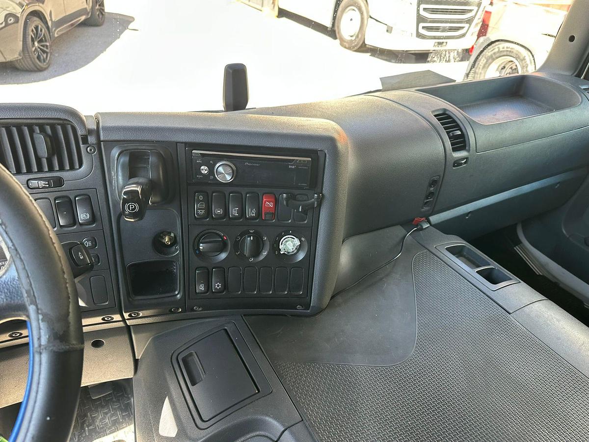 Usato SCANIA P410 CABINA CORTA ADR
