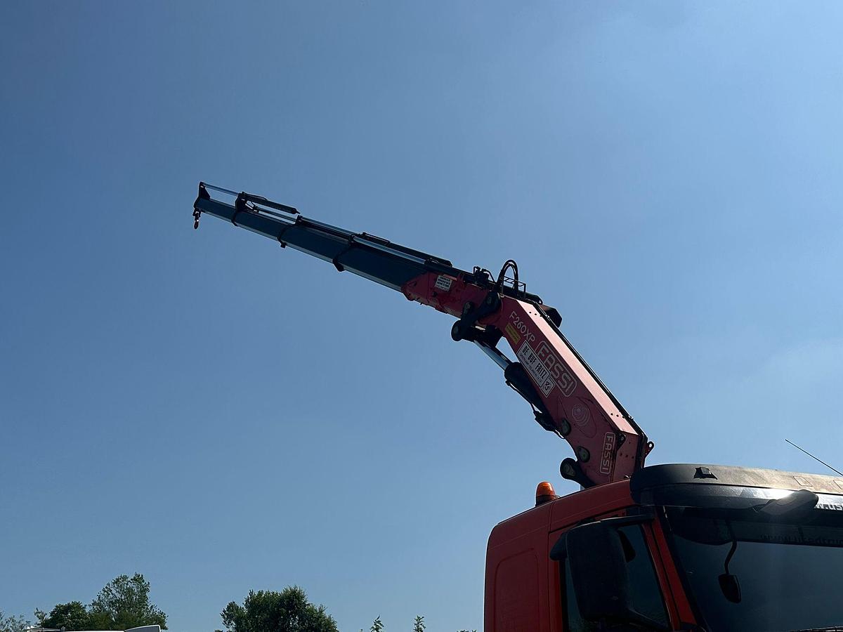 Usato VOLVO FH 460 8X4 STRADALE CON GRU FASSI F260BXP.24 
