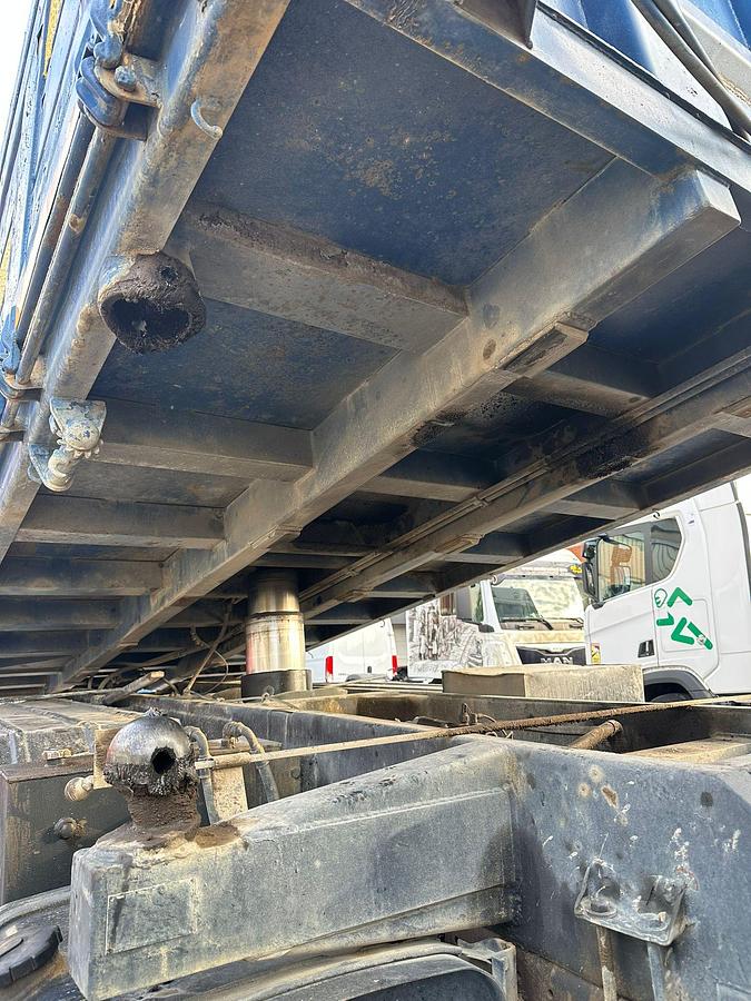 Usato Motrice tre assi Man 33.403 mezzo d'opera Ribaltabile trilaterale