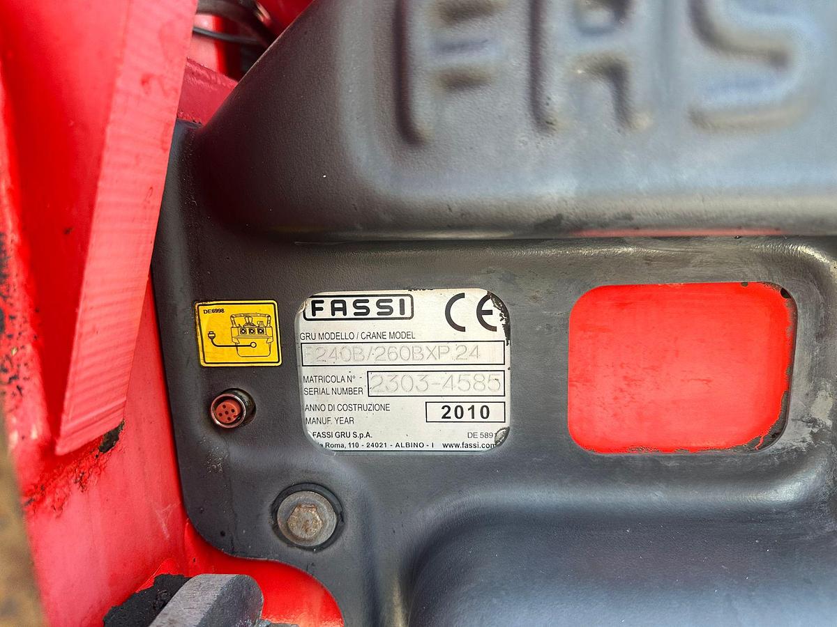 Usato VOLVO FH 460 8X4 STRADALE CON GRU FASSI F260BXP.24 