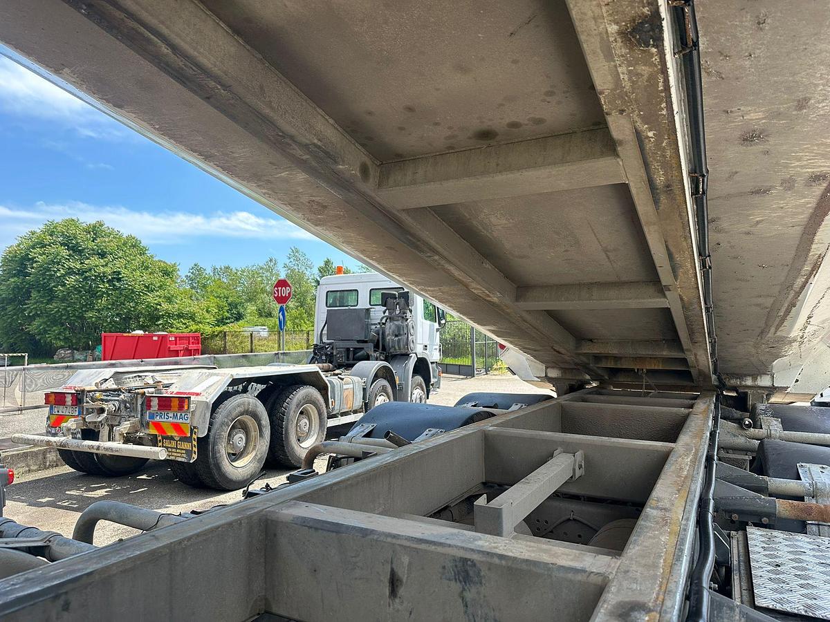 Usato MOTRICE QUATTRO ASSI VOLVO FM 420 8X4 RIBALTABILE POSTERIORE