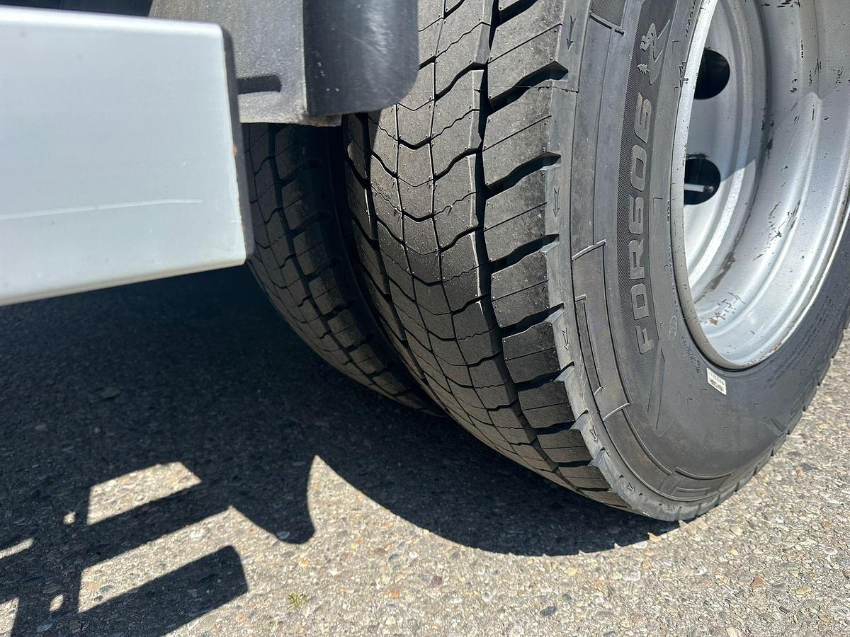 Usato MOTRICE DUE ASSI RENAULT D 140.240 CENTINA E  TELO SPONDA RETRATTILE 