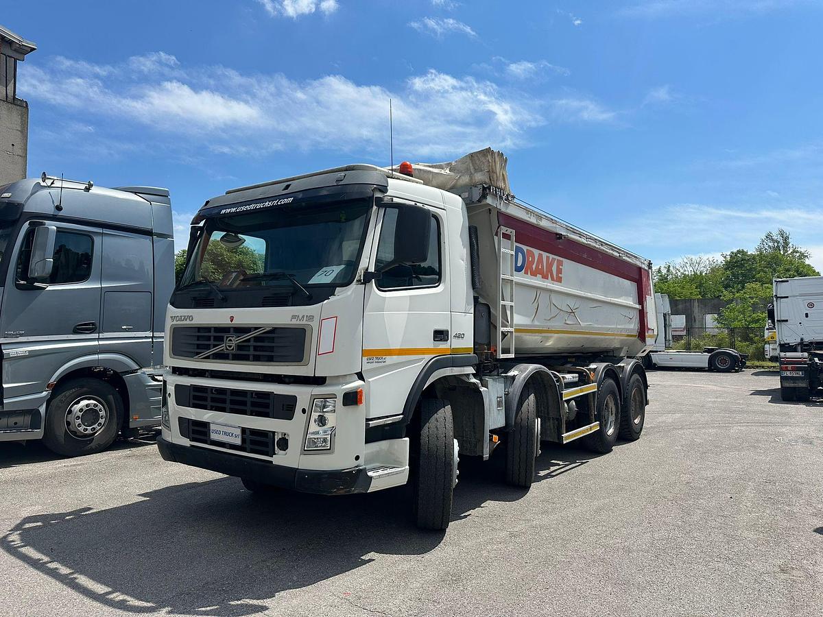 Usato MOTRICE QUATTRO ASSI VOLVO FM 420 8X4 RIBALTABILE POSTERIORE