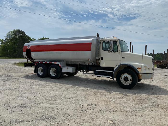 Used 2002 FREIGHTLINER FL112