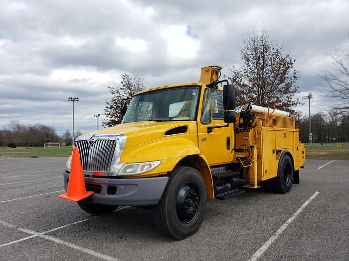 Used 2007 International 4300 w/ MTI 5200 35' Crane