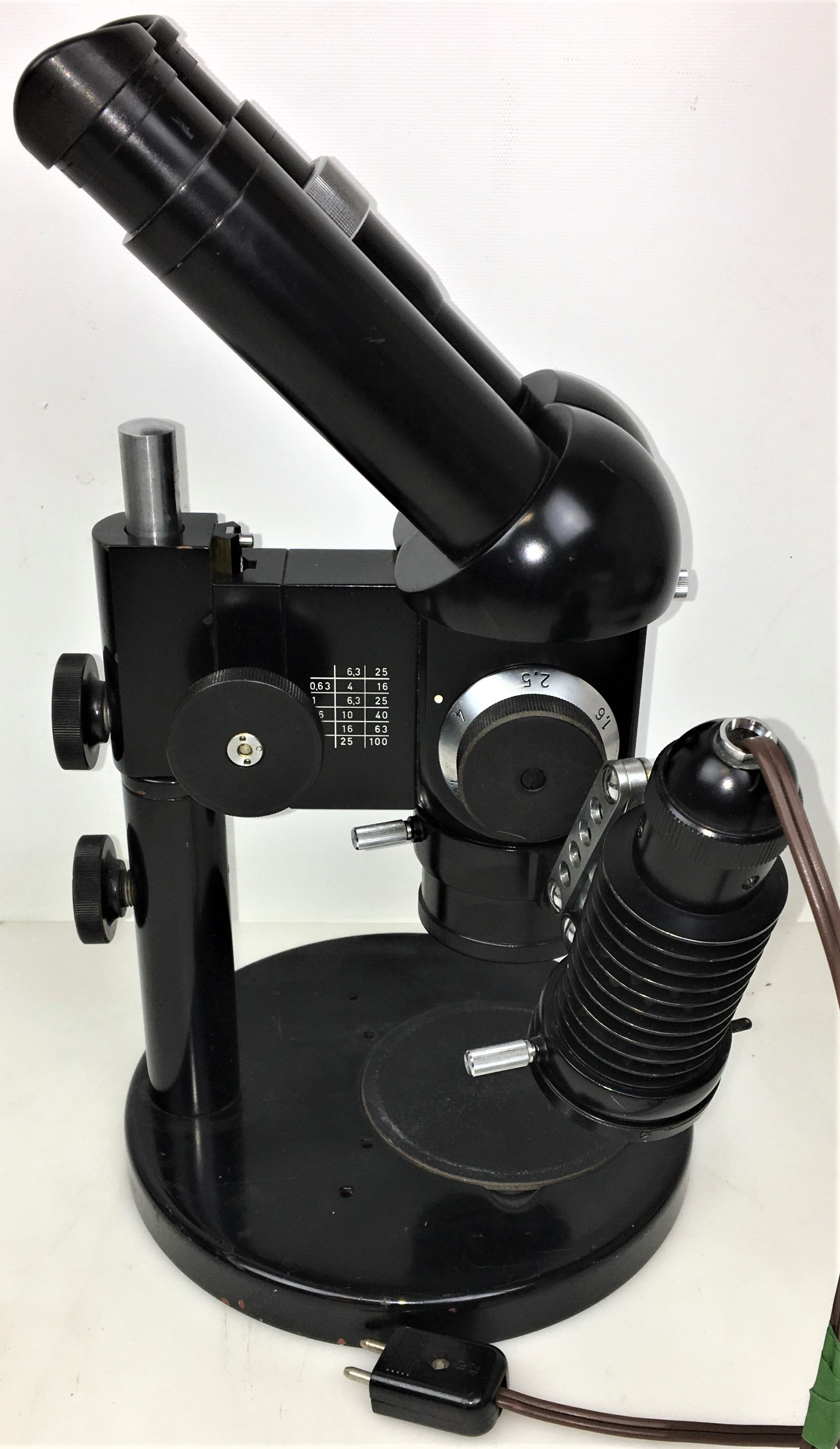 Used International Binocular Stereo Microscope with 20-D Transformer and Lamp -  4X to 25X