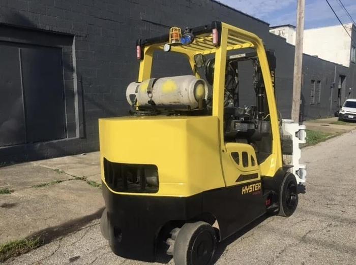 Used 12,000 POUND HYSTER MODEL S120FTPRS LOW MAST TWO STAGE MANUFACTURED 2018