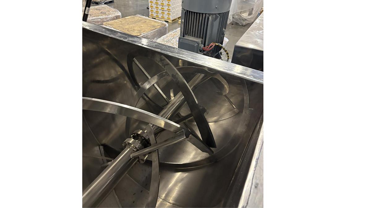 Used 140 Cuft Ribbon Blender With choppers and 2 gearboxes