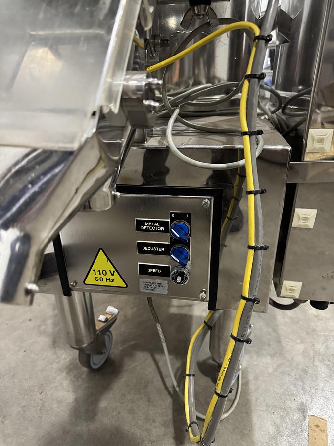Used Pharma technologies Deduster & metal detector