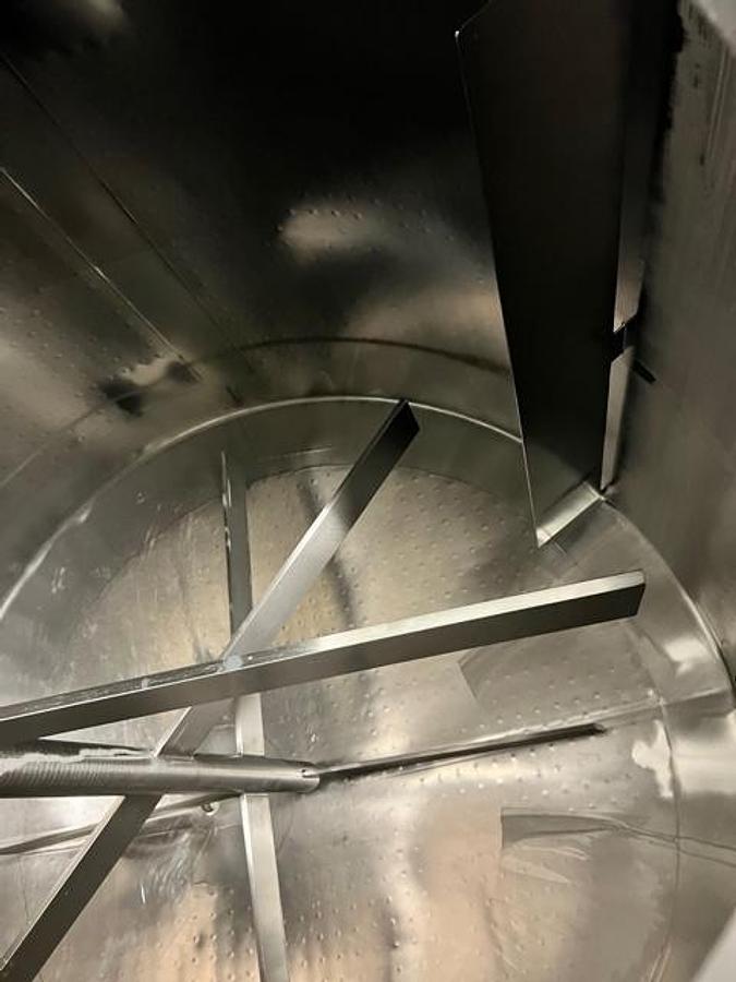 Used 1600  Gallon  Jacketed  Mixing  Tank  with  Load  Cells