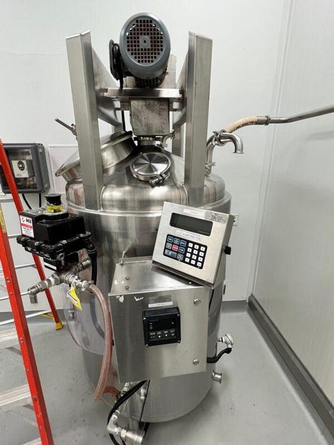 Used Solinox  600  liter  jacketed  mixing  tank