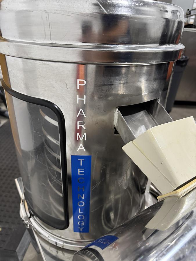 Used Pharma technologies Deduster & metal detector