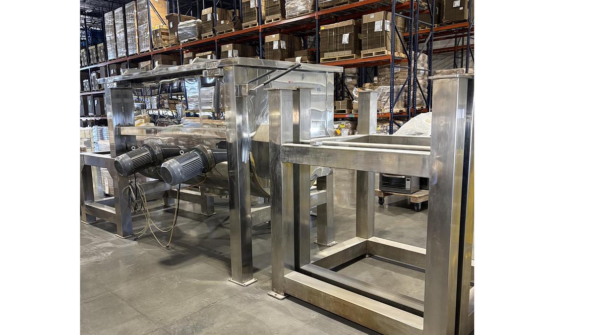 Used 140 Cuft Ribbon Blender With choppers and 2 gearboxes