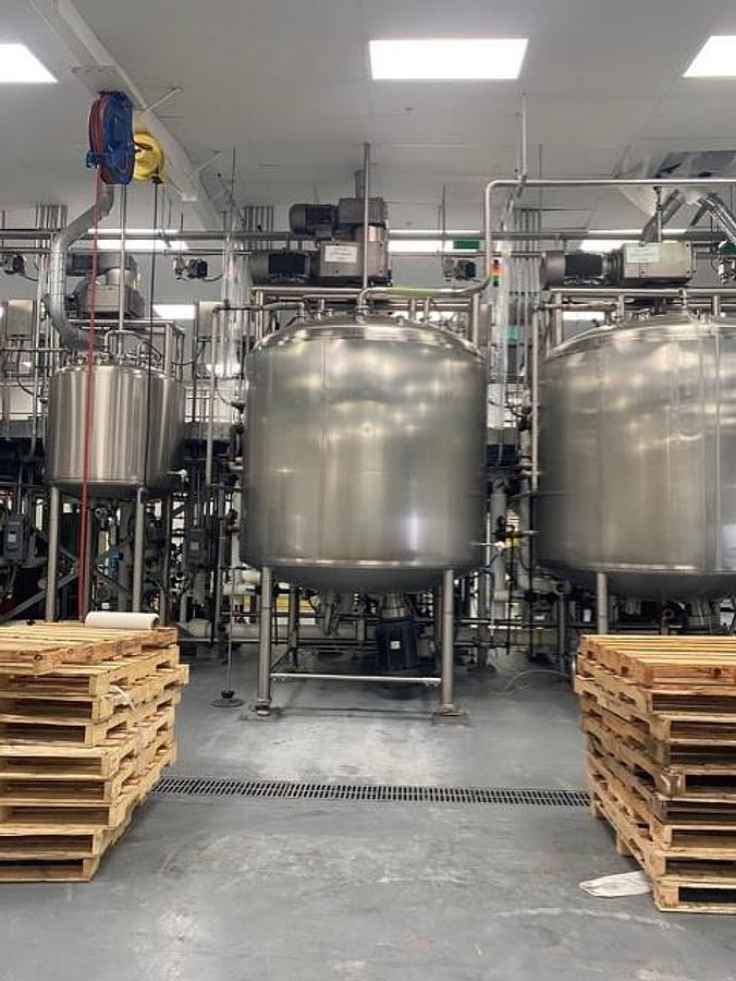 Used 2,000 Gallon Walker Vacuum high shear Triple motion Jacketed Tank with mixer