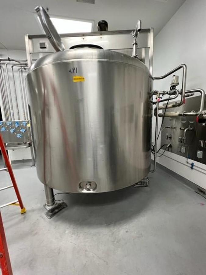 Used 1600  Gallon  Jacketed  Mixing  Tank  with  Load  Cells