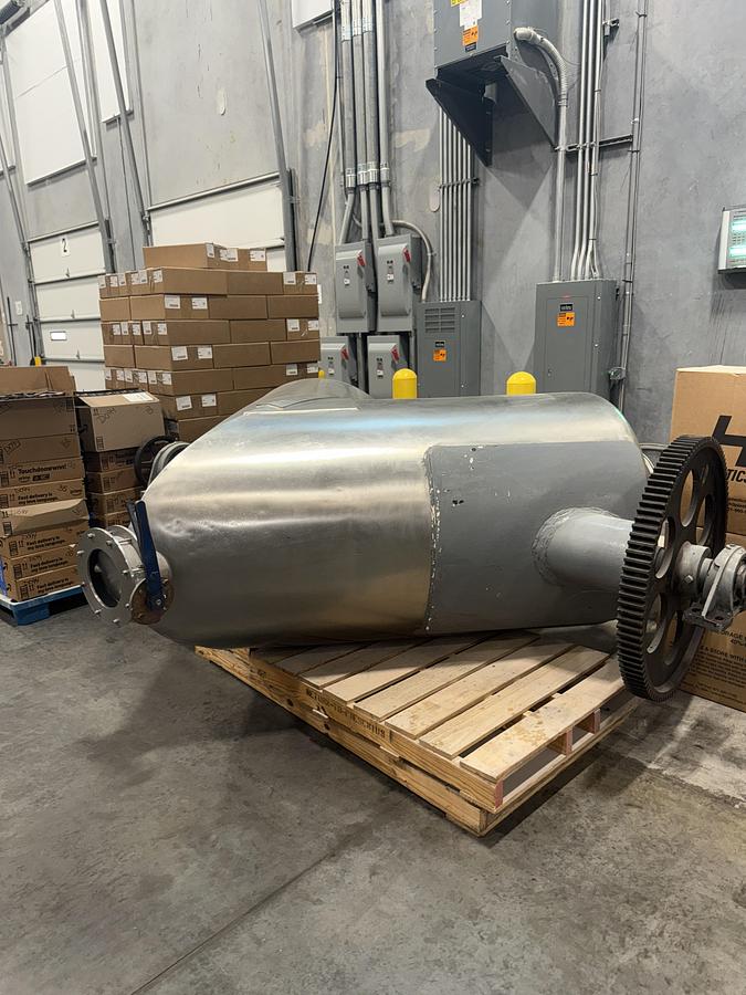 Used Gemco 50 Cuft V-Blender W/ bar 