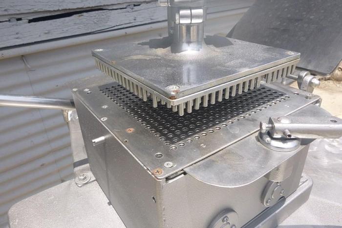 Used Filler, Capsule, Manual, Yih Feng, Mdl B21, Size 2, #S744010