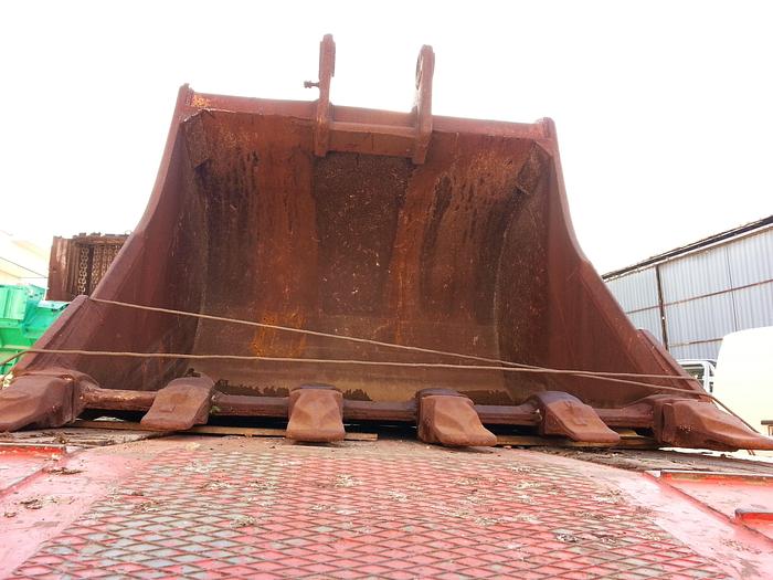 Usato BENNE per escavatori di varie misure, CAT, Calabro, Mantovani, Romea