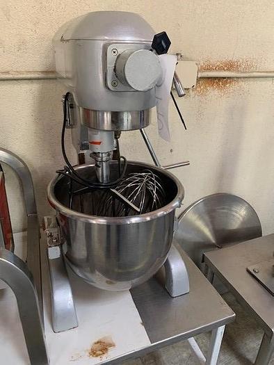 Used 20 Quart Uniworld Planetary Mixer SP200A